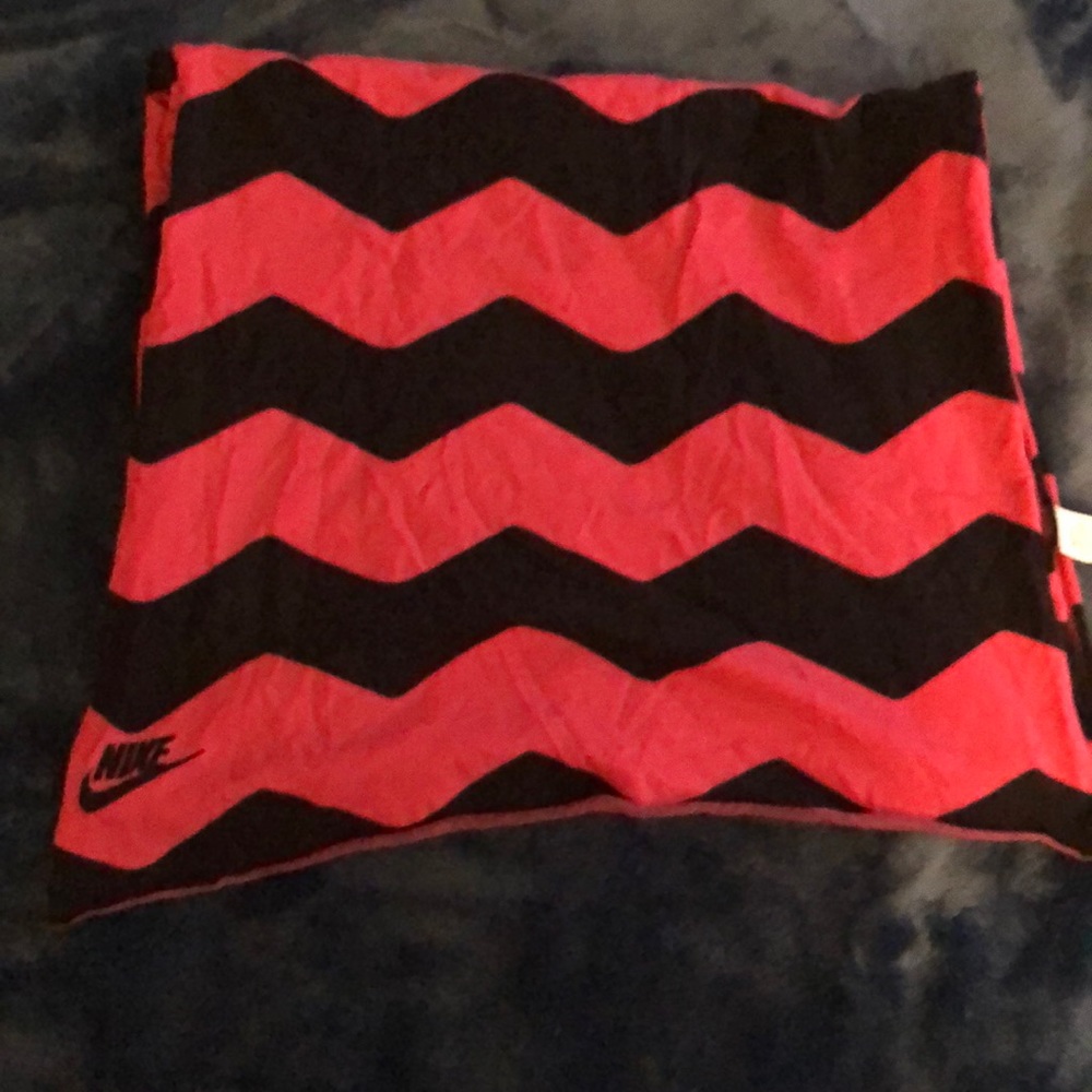 💵4/20💵 Nike Scarf